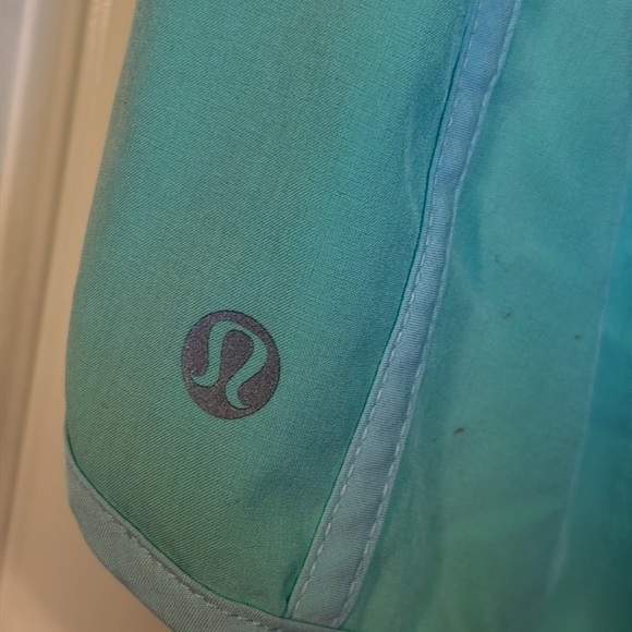 Lulu Lemon Tracker Low-Rise Lined Short - Picture 4 of 6